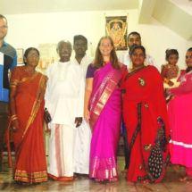 Cestovatelé s indickou rodinou v Malajsii